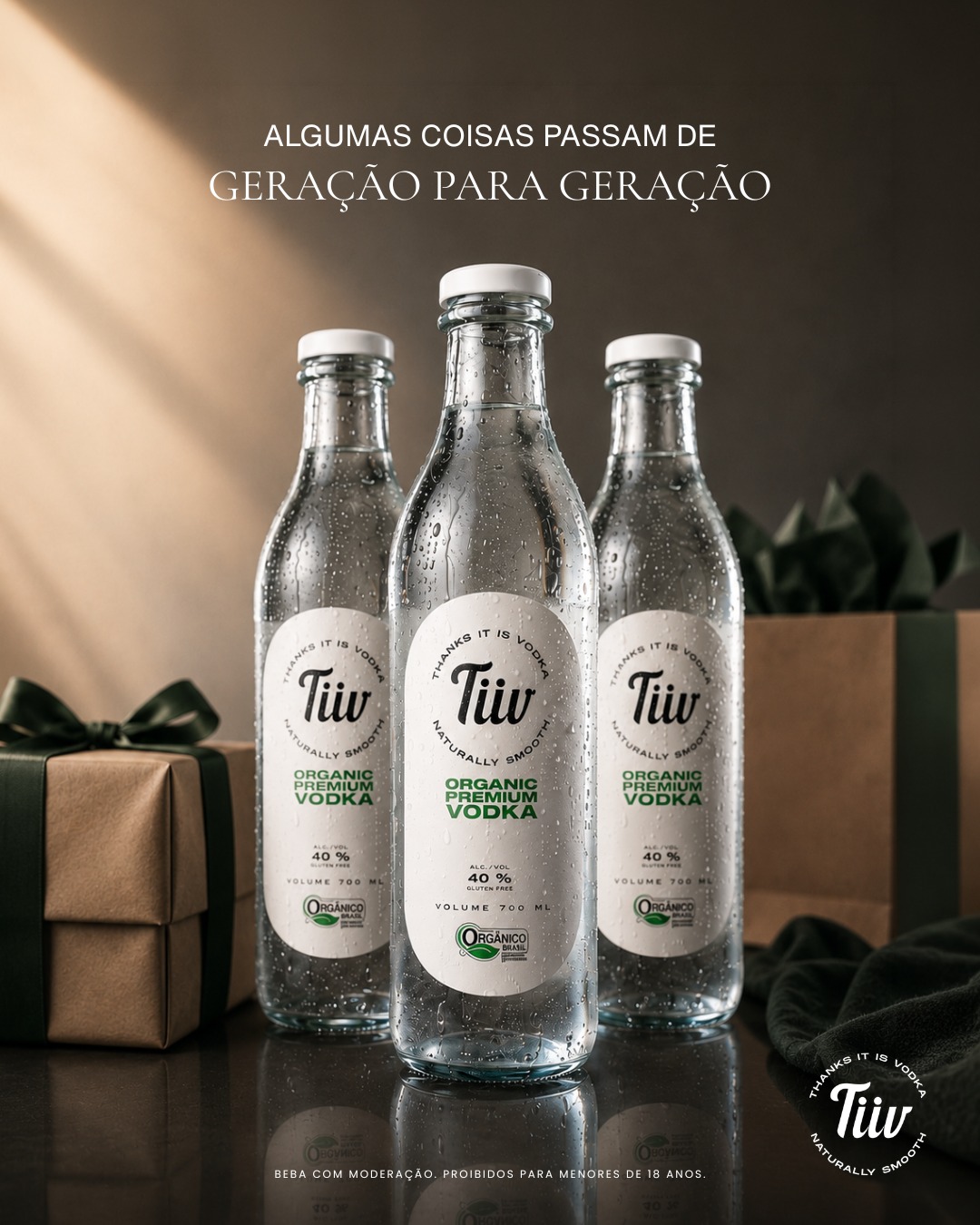 Garrafa Tiiv em cenário claro